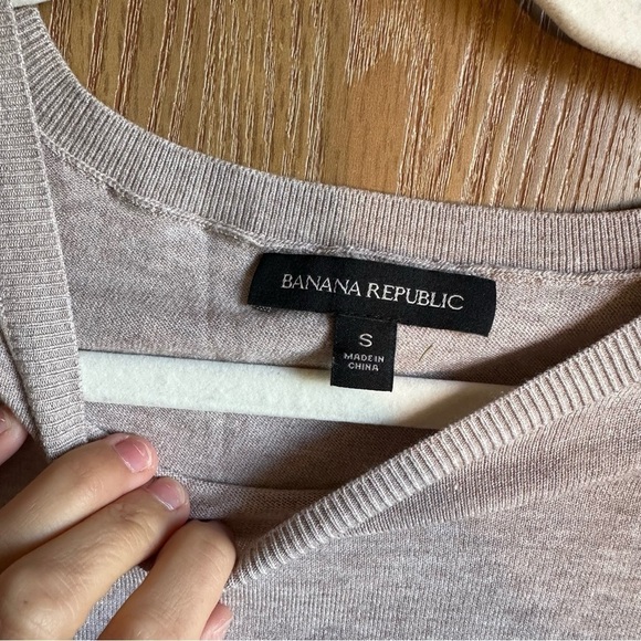 Banana Republic Ruffle Long sleeve sweater neutral tan size small - Picture 3 of 5